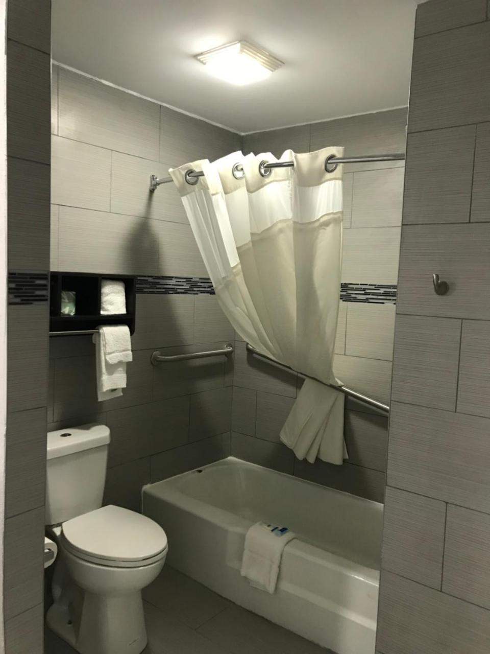 קלהון Rodeway Inn South מראה חיצוני תמונה